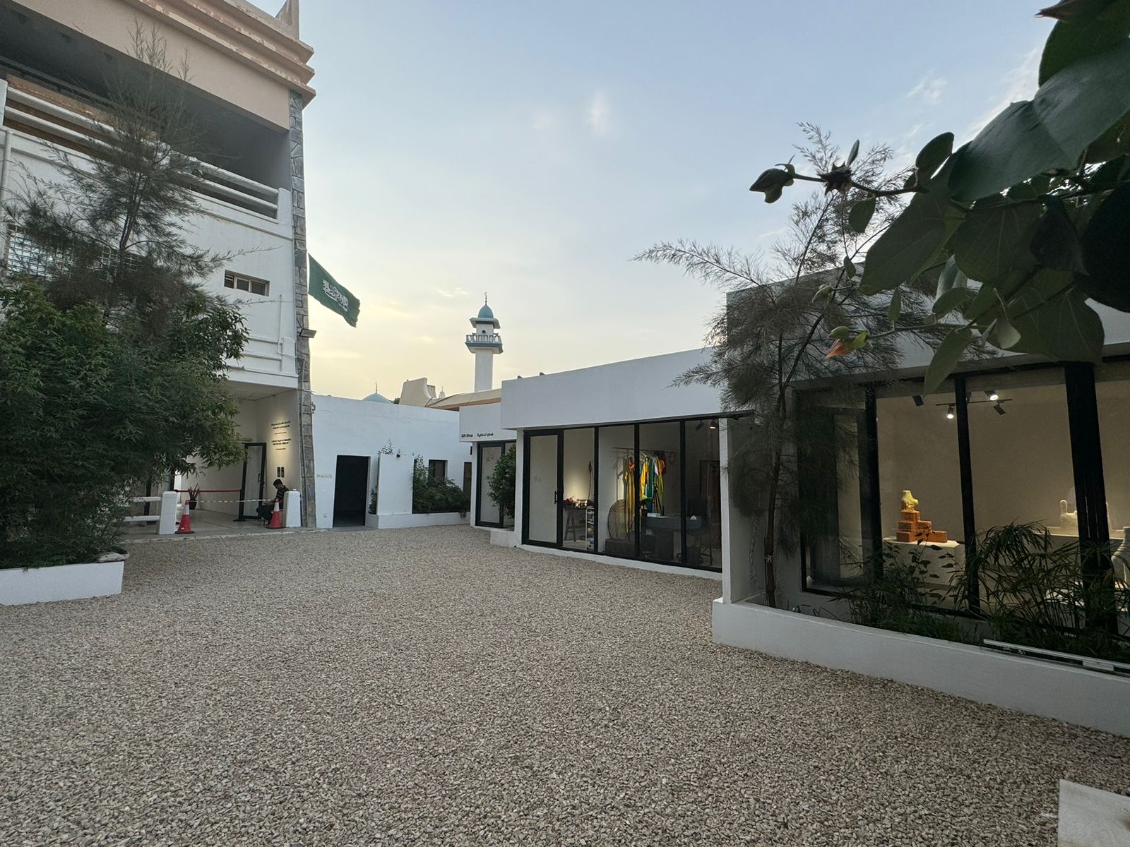 المعرض